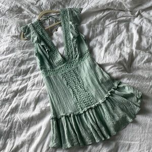 Saints & secrets dress. Pale sea foam green. Sz L